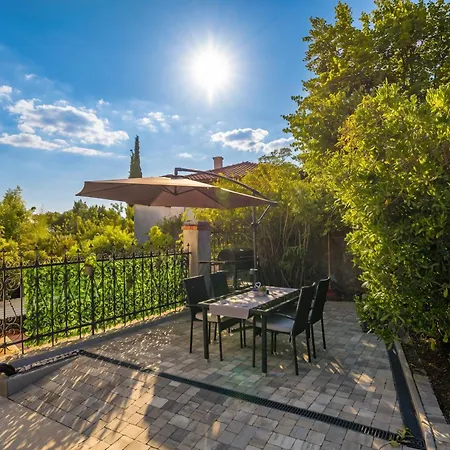 Seaview And Terrace La - Happy